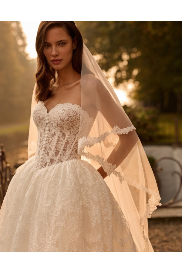 Abito da sposa Soley ampio di pizzo  Alberto Palatachi 2027