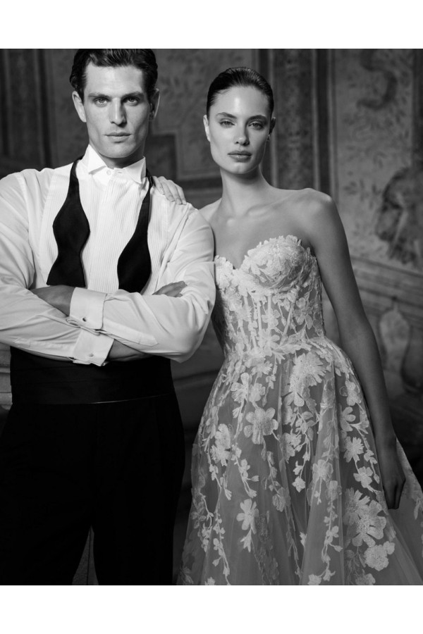 Abito da sposa Yoko ampio di pizzo Alberto Palatachi 2027.