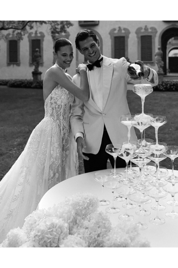 Abito da sposa Solange, sirena di pizzo  Alberto Palatachi 2027.