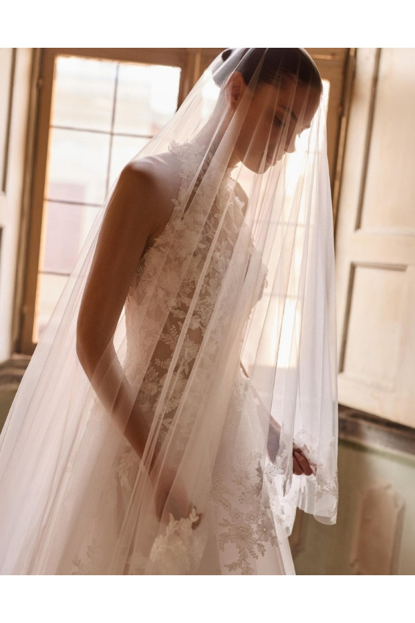 Abito da sposa Vicky ampio di pizzo  Alberto Palatachi 2027