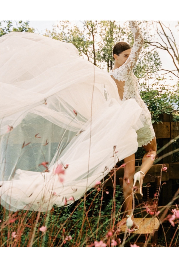 Abito da sposa Nikita, bianco, tubino, di pizzo, di Alberto Palatachi