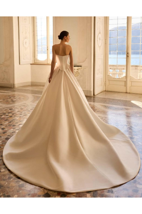 Abito da sposa Emerald avorio in mikado ampio di Alberto Palatchi