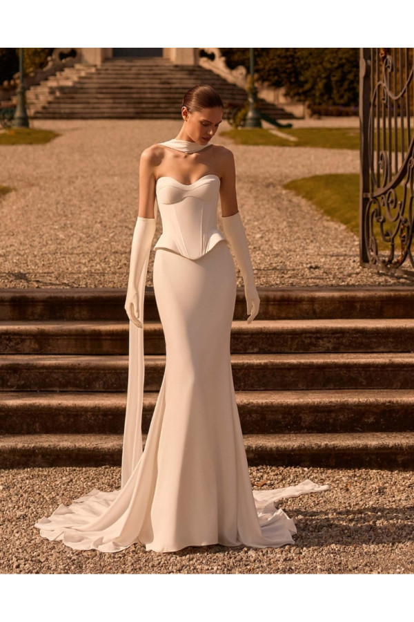 Abito da sposa Jade avorio in crepe a sirena di Alberto Palatchi