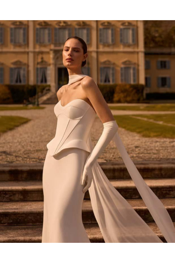 Abito da sposa Jade avorio in crepe a sirena di Alberto Palatchi