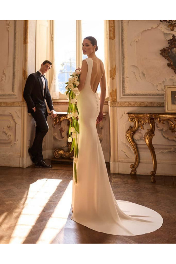 Abito da sposa Quarzt avorio in crepe e cristalli di Alberto Palatchi