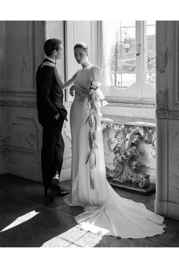 Abito da sposa Quarzt avorio in crepe e cristalli di Alberto Palatchi