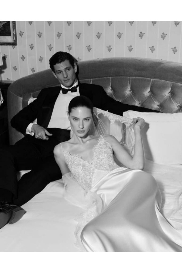 Abito da sposa Malachite avorio in satin e pizzo di Alterto Palatchi