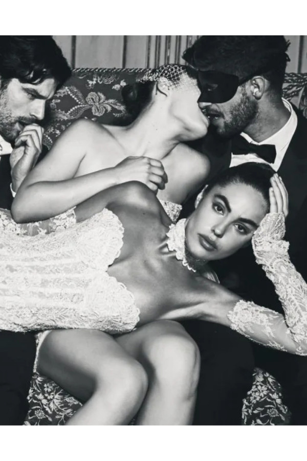 Abito da sposa a sirena avorio in pizzo Alessandro Couture