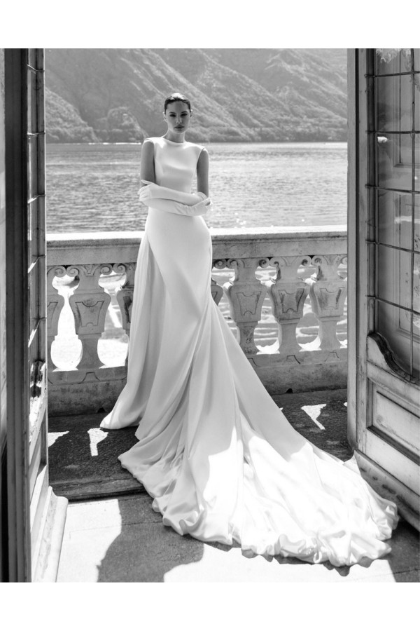 Abito da sposa Turquoise in satin liscio di Alberto Palatchi