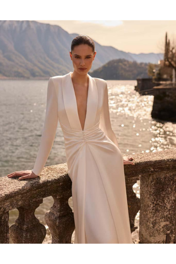 Abito da sposa Morganite avorio in satin scivolato di Alberto Palatchi