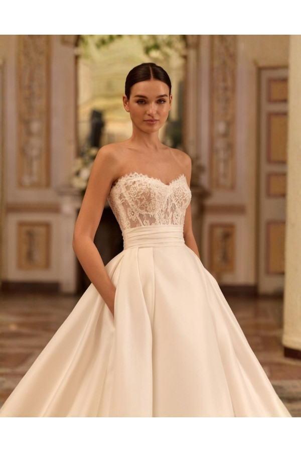 Abito da sposa Artemisia avorio in organza e pizzo di Alberto Palatchi