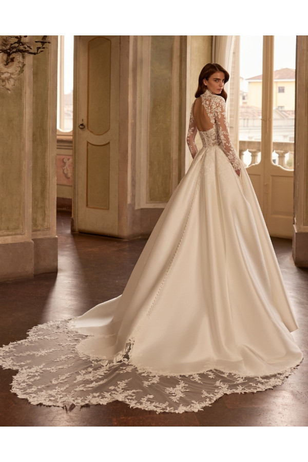 Violet abito da sposa avorio in mikado e pizzo ampio Alberto Palatchi
