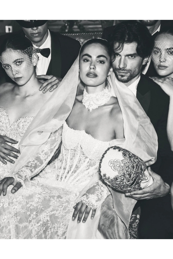 Abito da sposa avorio in pizzo a sirena di Alessandro Couture