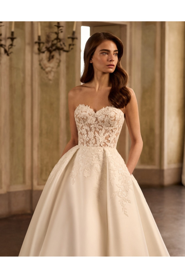 Violet abito da sposa avorio in mikado e pizzo ampio Alberto Palatchi
