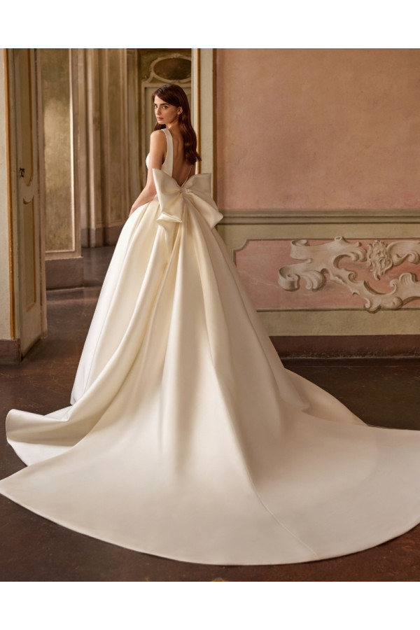 Sorella abito da sposa avorio ampio in mikado scollo a v di Palatchi