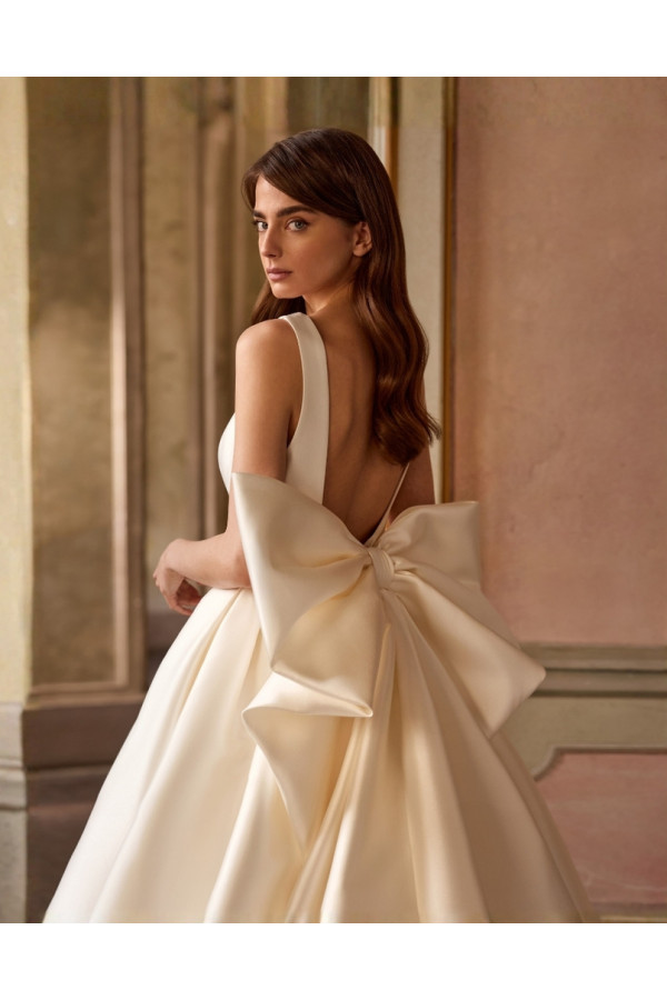 Sorella abito da sposa avorio ampio in mikado scollo a v di Palatchi