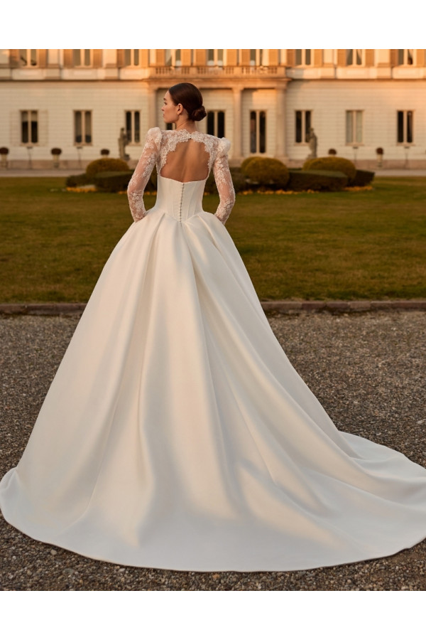 Serafina abito da sposa avorio in pizzo ampio di Alberto Palatchi