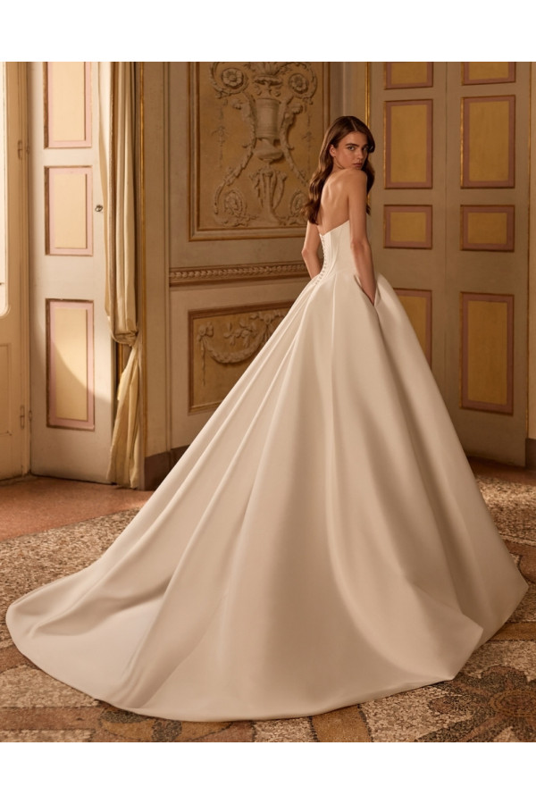 Salina abito da sposa avorio ampio in mikado Alberto Paltchi 2027