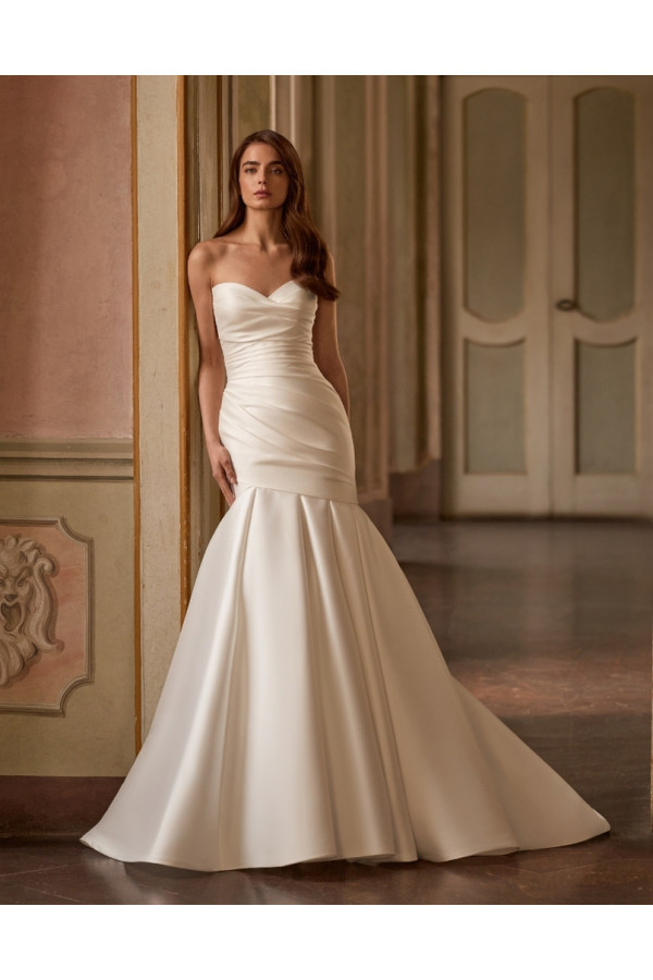 Peonia abito da sposa avorio in mikado a sirena di Alberto Palatchi