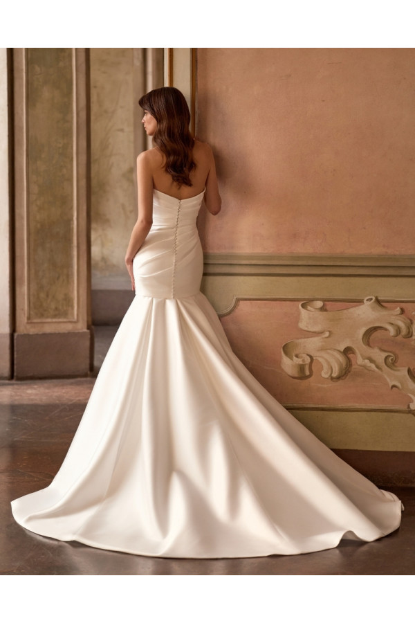 Peonia abito da sposa avorio in mikado a sirena di Alberto Palatchi