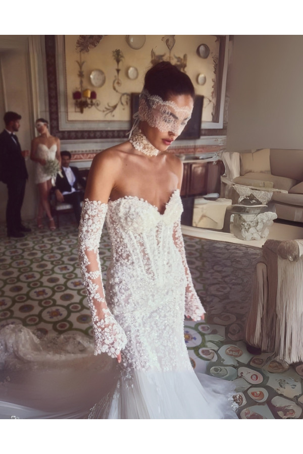Abito da sposa avorio in pizzo a sirena di Alessandro Couture