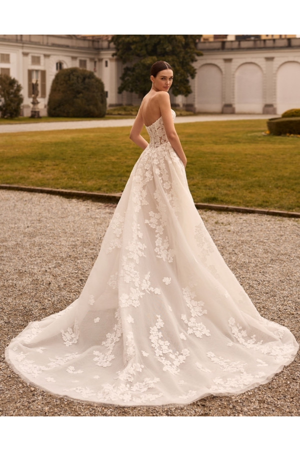 Orquidea abito da sposa avorio ampio in pizzo di Alberto Palatchi