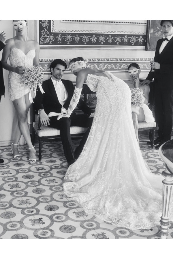 Abito da sposa avorio in pizzo a sirena di Alessandro Couture