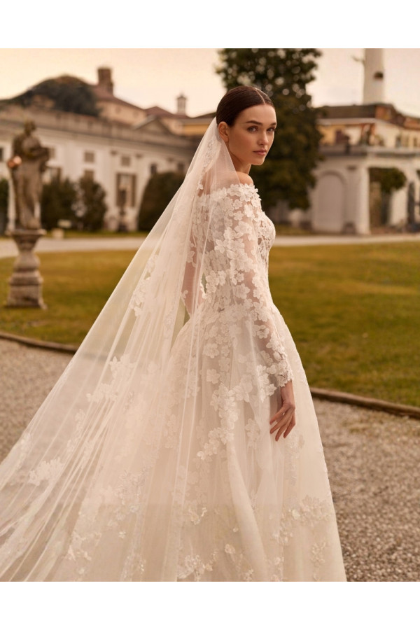 Orquidea abito da sposa avorio ampio in pizzo di Alberto Palatchi