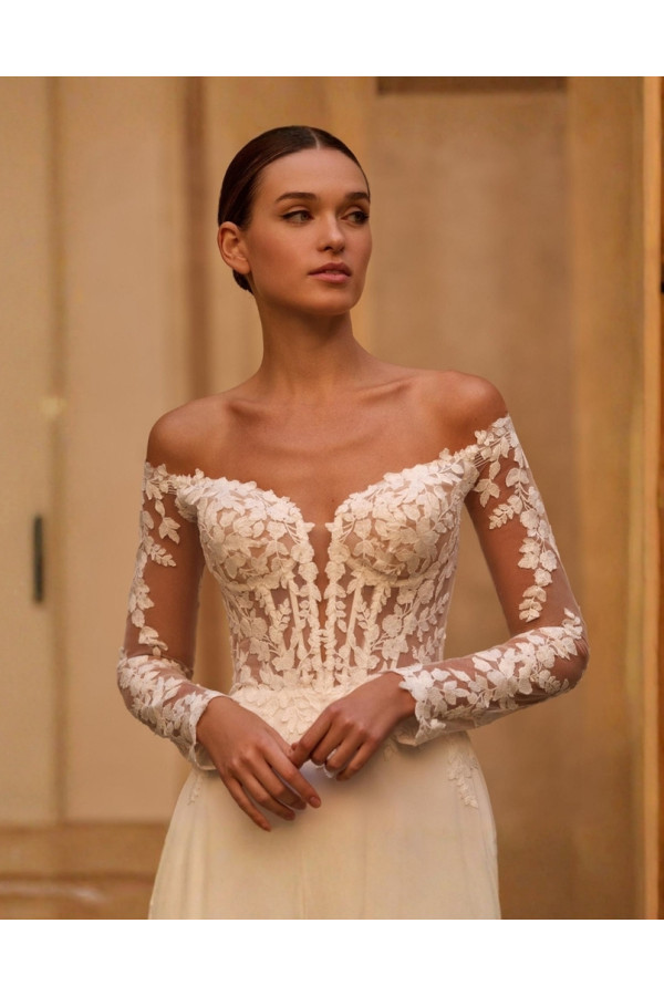 Ornella abito da sposa avorio in pizzo scivolato di Alberto Palatchi