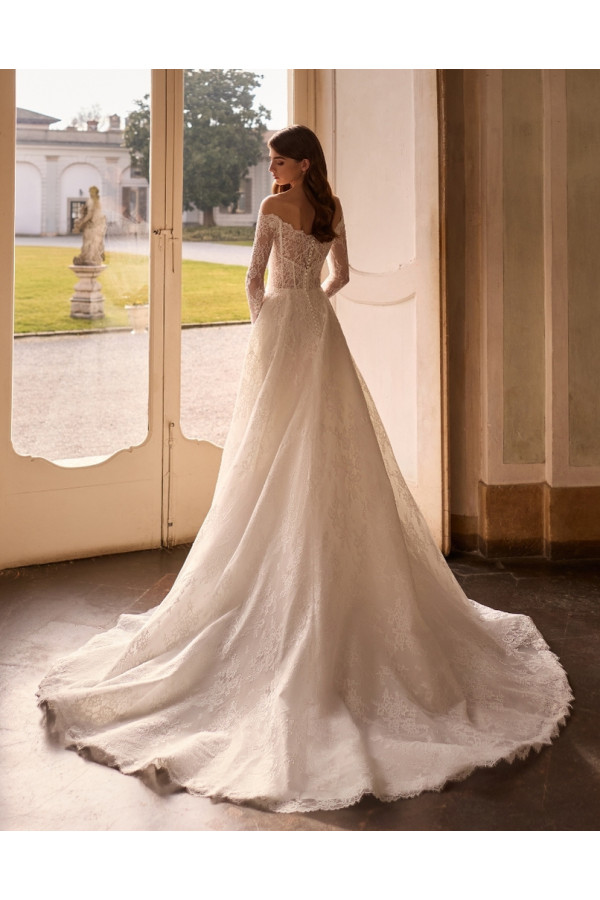 Ophelia abito da sposa avorio in pizzo ampio di Alberto Palatchi