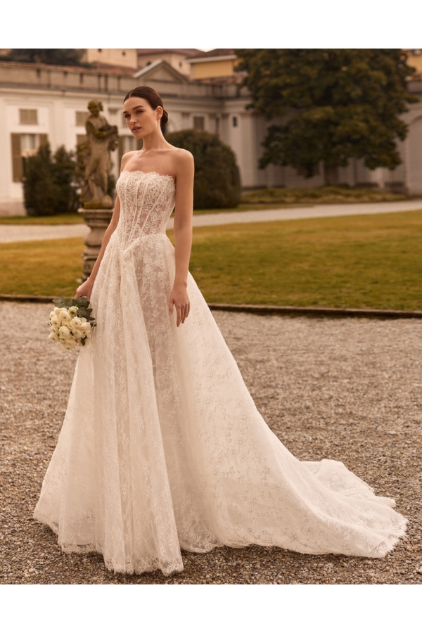 Nerina abito da sposa avorio in pizzo ampio di Alberto Palatchi