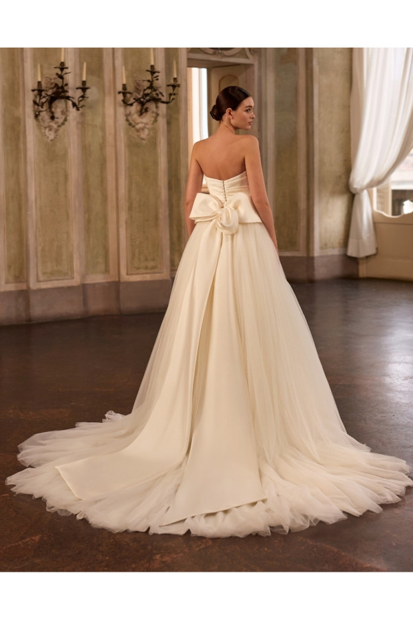 Lirio abito da sposa ampio in tulle  douchesse avorio Alberto Palatchi