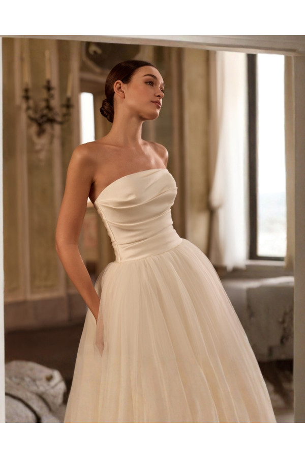 Lirio abito da sposa ampio in tulle  douchesse avorio Alberto Palatchi
