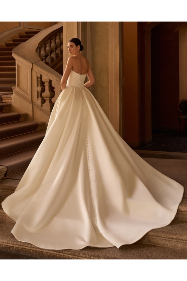 Kalila abito da sposa avorio ampio in douchesse di Alberto Palatchi