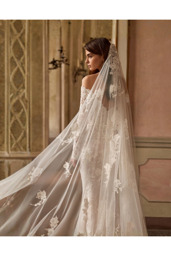 Ixora abito da sposa avorio in pizzo a sirena di Alberto Palatchi 2027