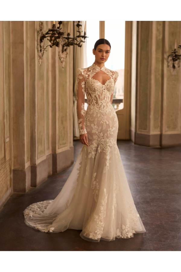 Heliconia abito da sposa avorioin pizzo a sirena di Alberto Palatchi