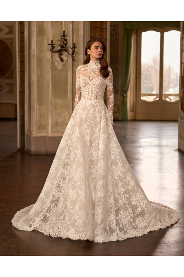 Fresia abito da sposa ampio in pizzo avorio di Alberto Palatchi
