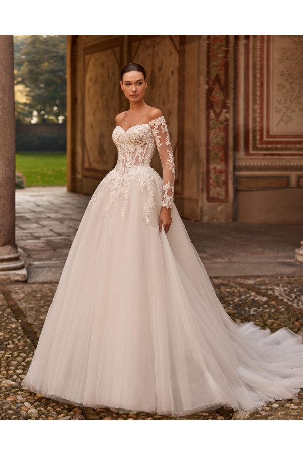 Dinah abito da sposa ampio in tulle avorio di Alberto Palatchi