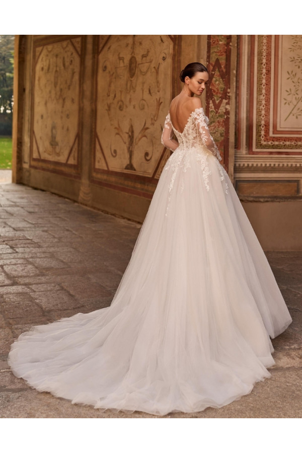 Dinah abito da sposa ampio in tulle avorio di Alberto Palatchi