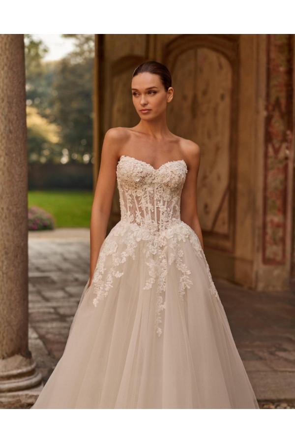 Dinah abito da sposa ampio in tulle avorio di Alberto Palatchi