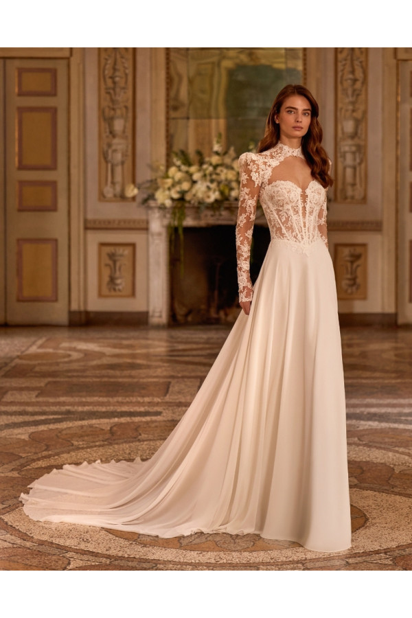 Cosmos abito da sposa avorio in chiffon e pizzo di Alberto Palatchi
