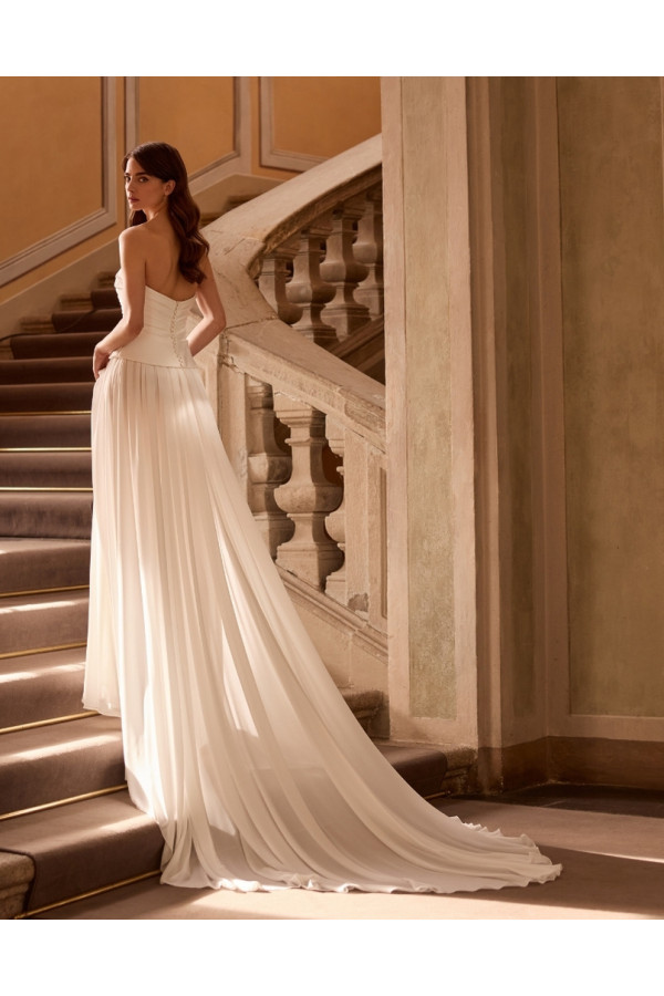 Caelia abito da sposa avorio in chiffon svasato di Alberto Palatchi