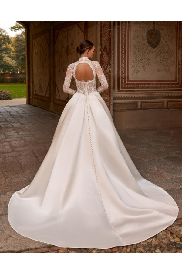 Abito da sposa Fiona, avorio, mikado. Alberto Palatachi 2027.