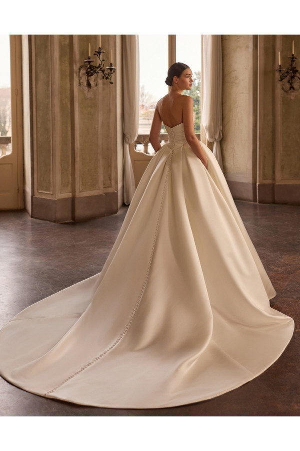 Aster abito da sposa ampio avorio in douchesse di Alberto Palatchi