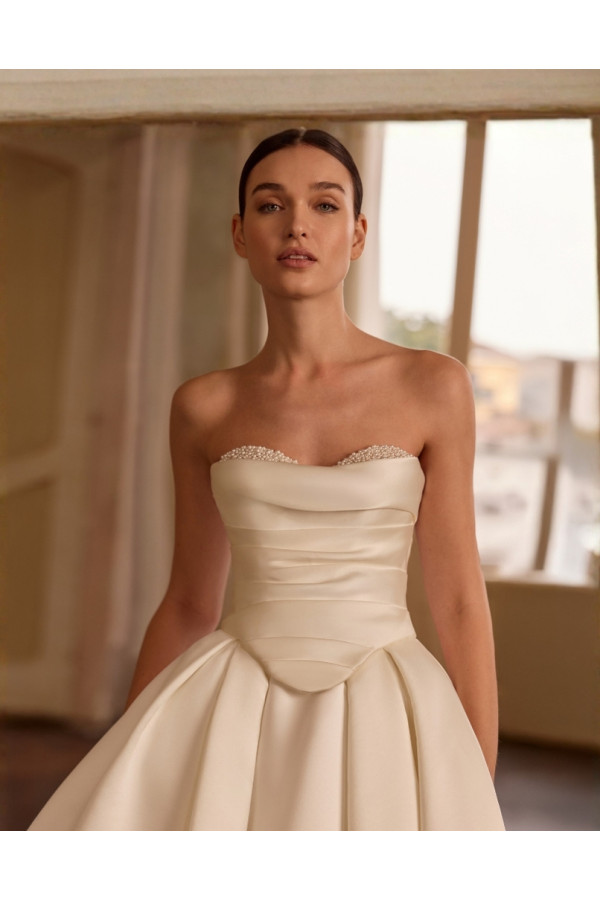 Aster abito da sposa ampio avorio in douchesse di Alberto Palatchi