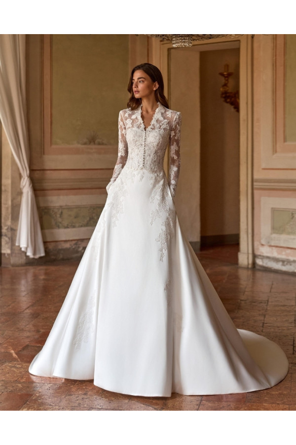 Anette abito da sposa avorio ampio in pizzo di Alberto Palatchi