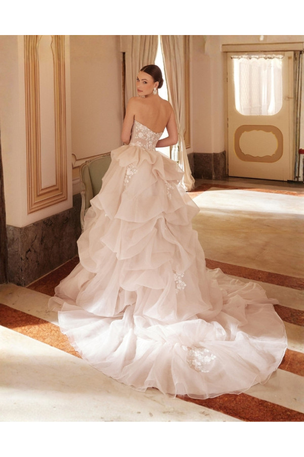 Abito da sposa light gold con balze 44629 Sincerity 2027