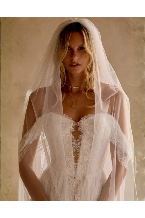 Abito da sposa avorio in pizzo scivolato 66459 Lillian West 2027