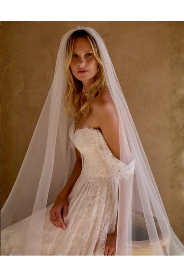Abito da sposa avorio in pizzo scivolato 66459 Lillian West 2027
