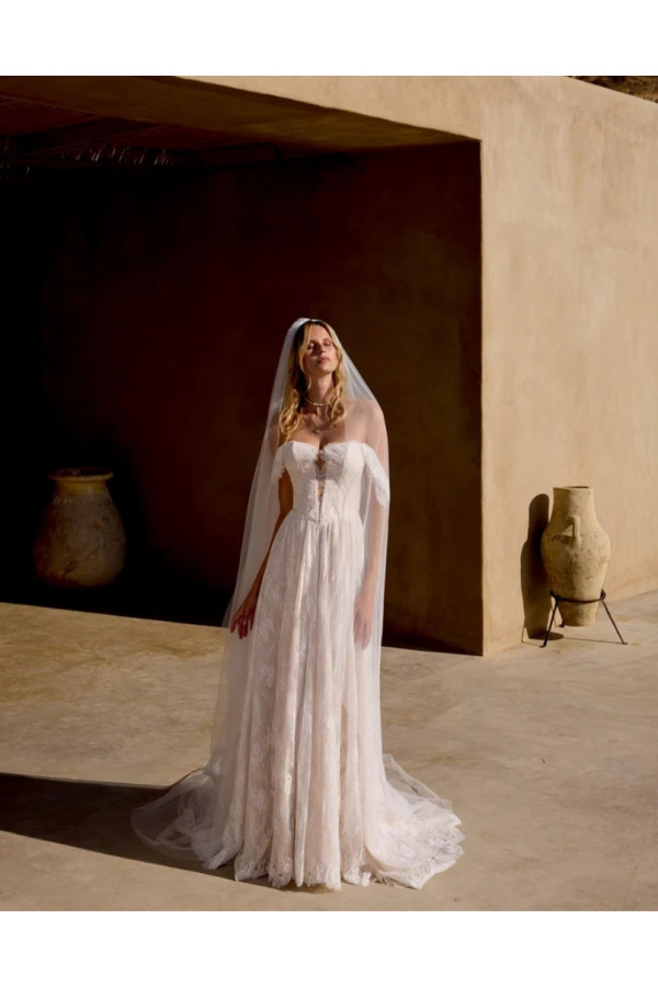 Abito da sposa avorio in pizzo scivolato 66459 Lillian West 2027
